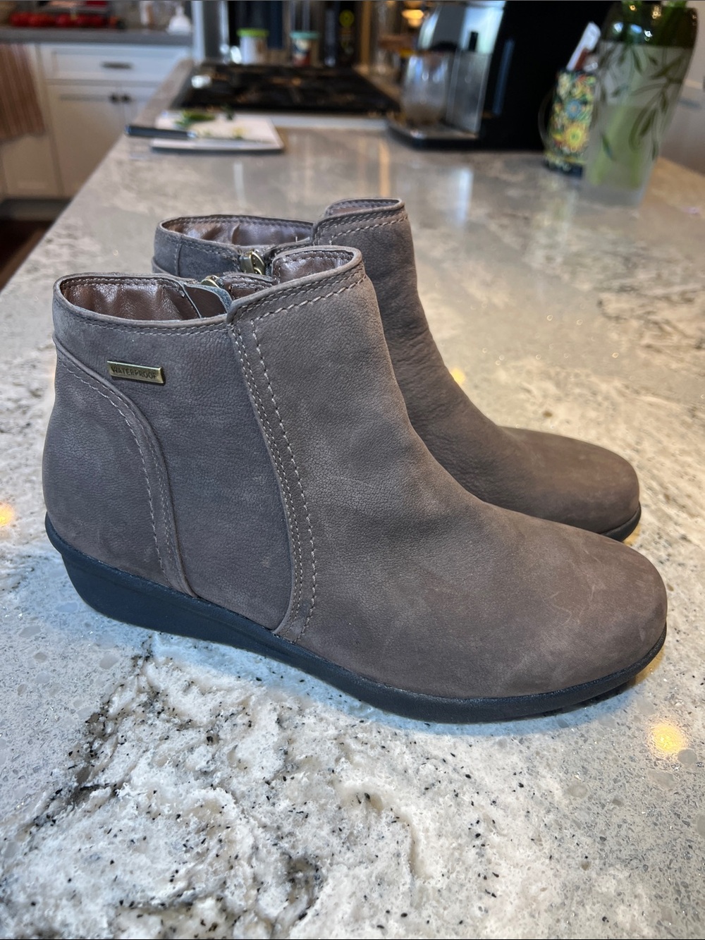 NWOB Aravon Fairlee Waterproof Brown Leather Ankle Boots Size 7